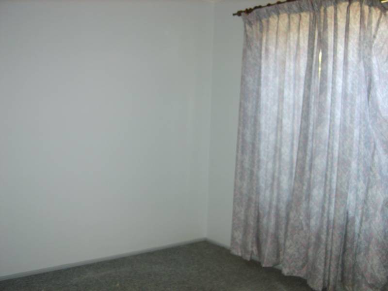 3 BEDROOM HOME- CONVENIENT LOCATION! Picture 3