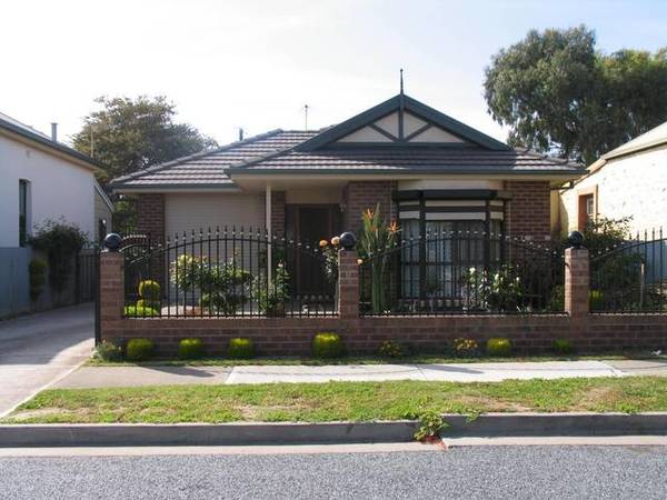 Top location in an up and coming area! Picture 1