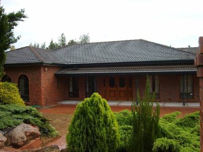 A MUST SEE!! - FANTASTIC SPLIT LEVEL 4 BEDROOM HOME ON 1/2 ACRE Picture