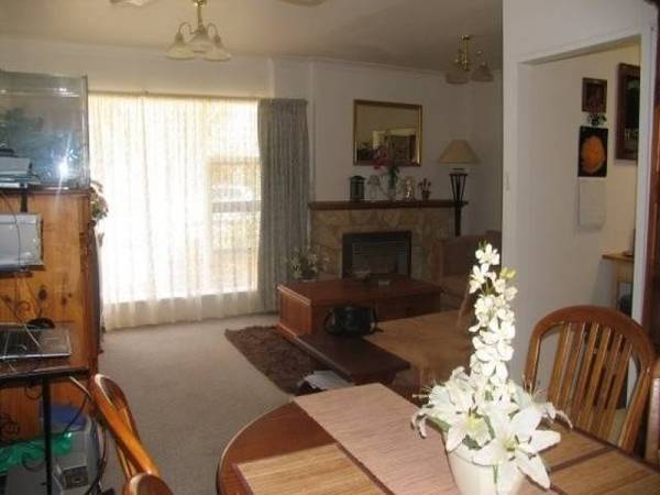FANTASTIC 3 BEDROOM HOME!! Picture 3