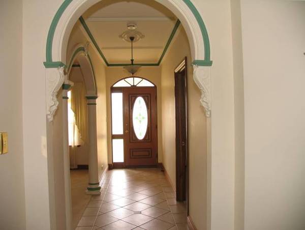 EXECUTIVE RESIDENCE - WITH INGROUND POOL! Picture 3