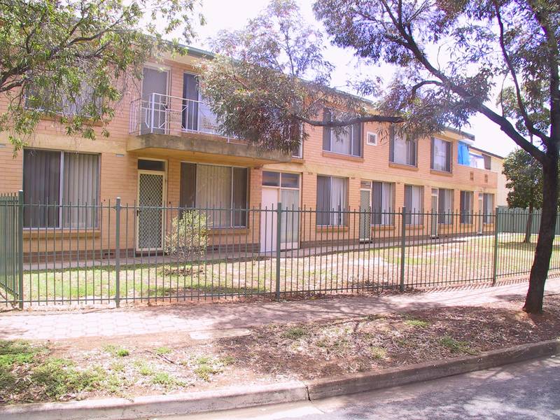 1 BEDROOM UNIT! Picture 1