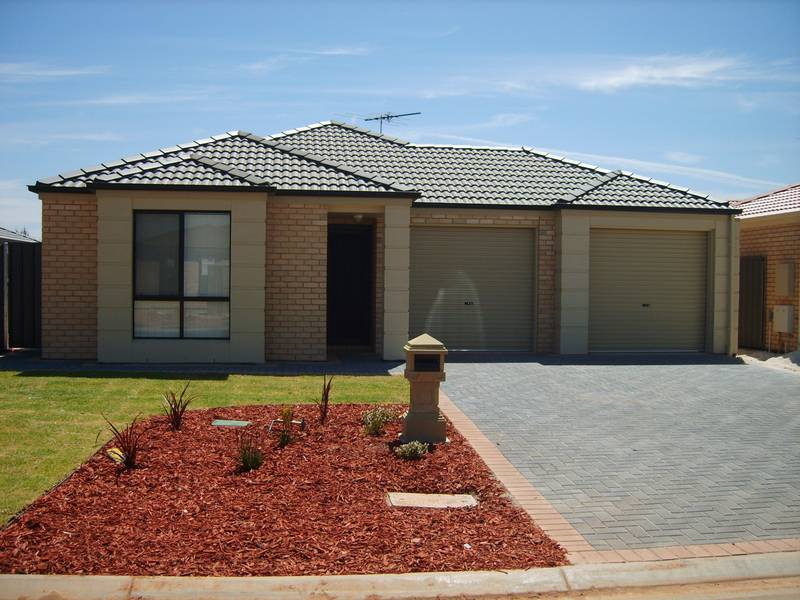 NEAR NEW 4 BEDROOM HOME!! Picture 1