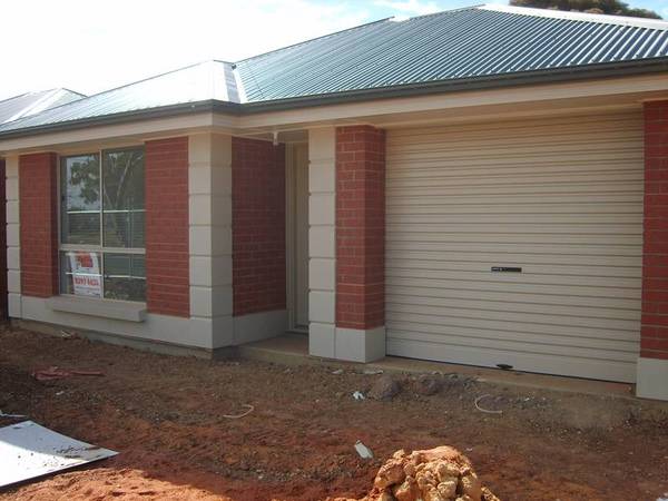 ONLY 10 MONTHS OLD! OPEN INSPECTION MON 12TH JAN, 4.00-4.20PM! Picture 1