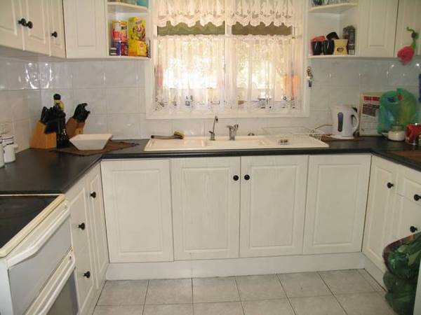 2 Storey Trendy Townhouse! Picture 3