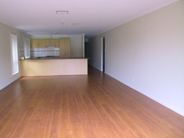 LOVELY 4 BEDROOM HOME! OPEN INSPECTION MON 20TH APRIL, 5.00-5.20PM! Picture 3