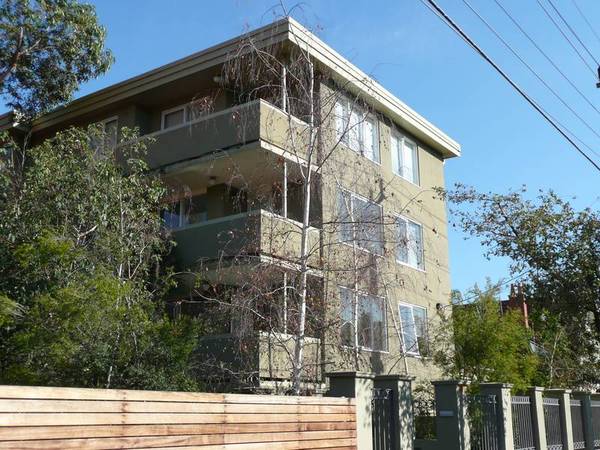 Fully renovated stylish and spacious 2br apartment Picture 2