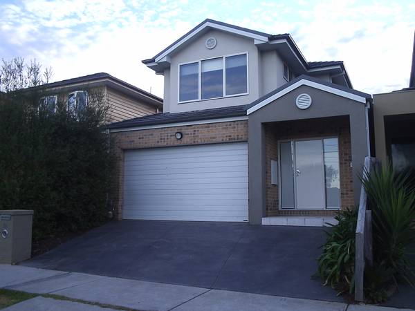 DESIGNER 4BR TWO STOREY FAMILY HOME Picture 1