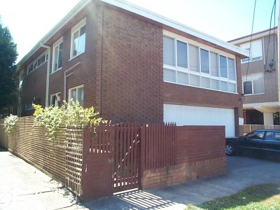 LARGE TWO BEDROOM APARTMENT Picture