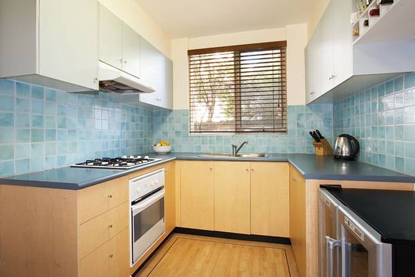 COURTYARD CONVENIENCE Picture 3