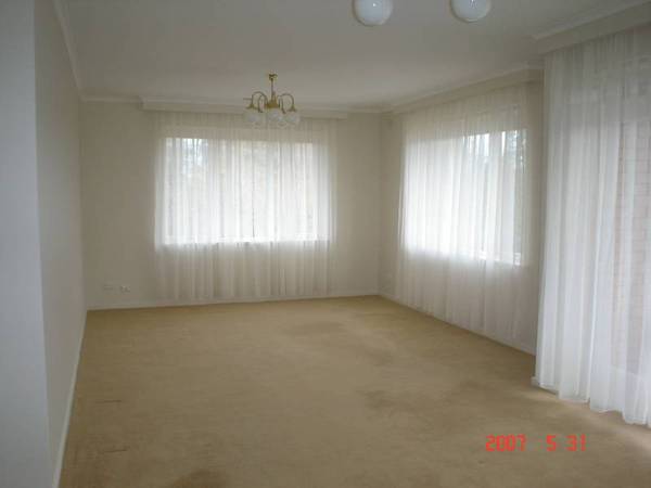 Extra large renovated 1st floor 2br apartment Picture 3