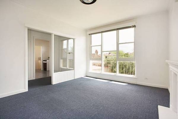 Beautifully presented 50s strata apartment Picture