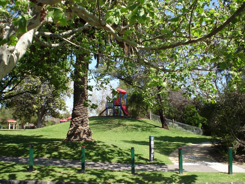 First floor two bedroom apartment with new kitchen! Picture First floor two bedroom apartment with new kitchen! Picture