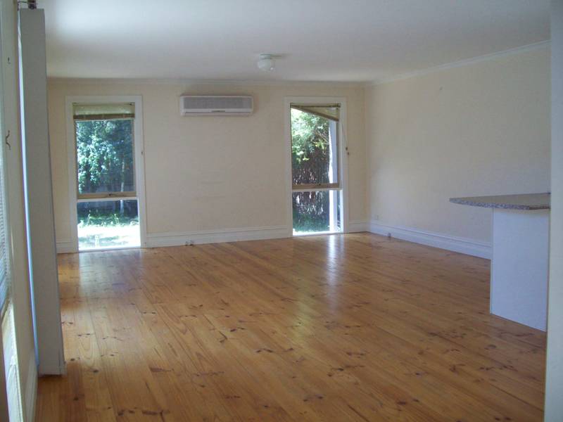 Cute & cosy 2-3 bedroom home only a short stroll to Hawthorn & Glenhuntly Roads! Picture