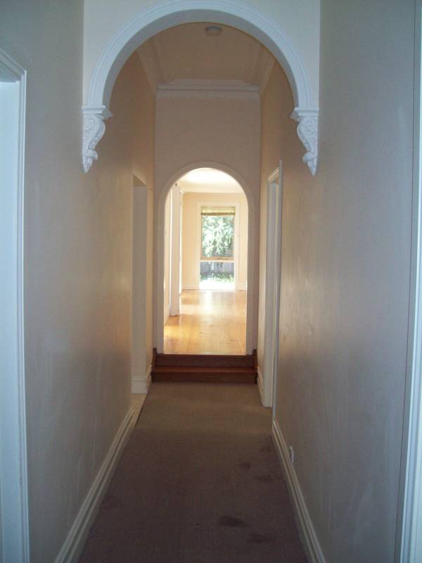 Cute & cosy 2-3 bedroom home only a short stroll to Hawthorn & Glenhuntly Roads! Picture