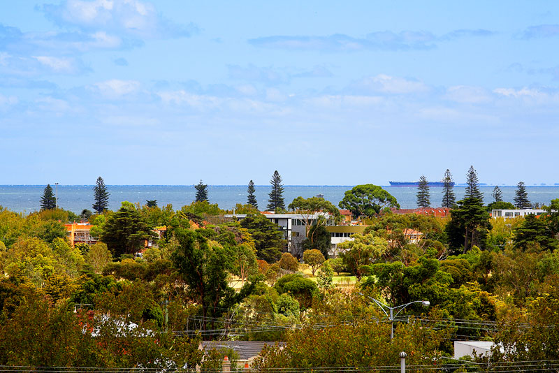 On a clear day you can literally see forever. Million dollar bay views without the price tag. Picture 1