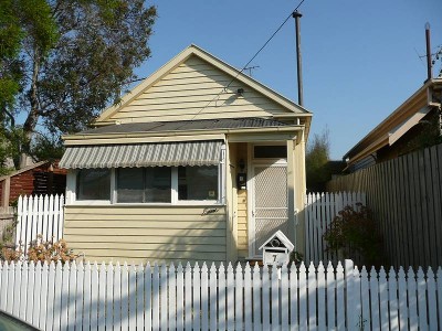 Cute and cosy older style three bedroom house in quiet court location! Picture