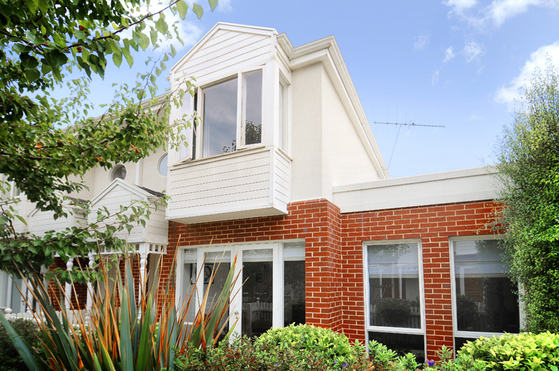 A beautiful spacious townhouse in secure mews setting. Picture 1