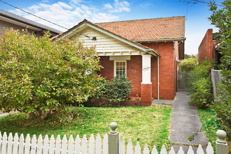 Perfect Parkside Position. Picture 1