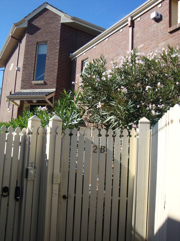 Superior two level townhouse in excellent location! Picture