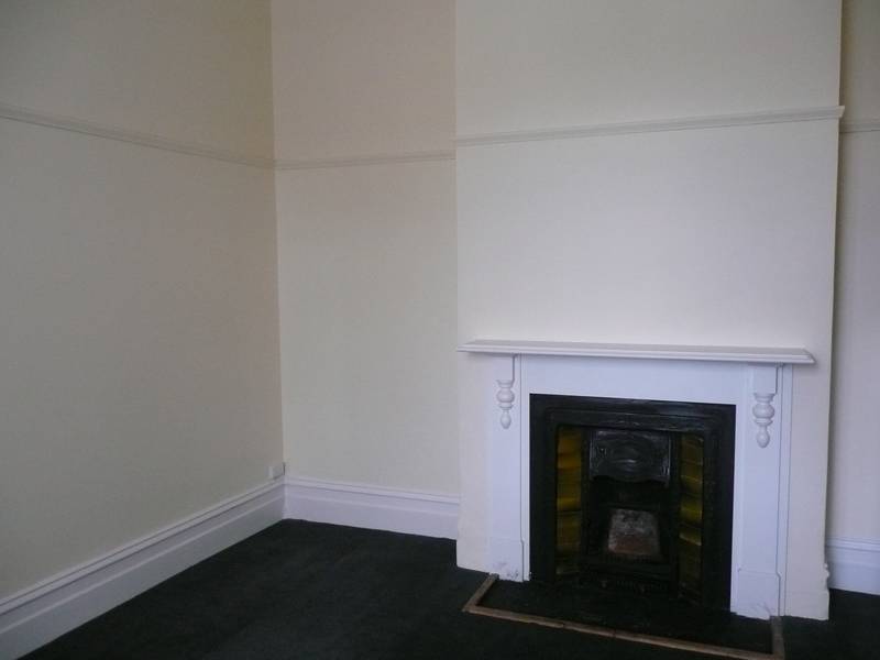 Charming one of solid brick pair ideally located in quiet residential street off Bambra Rd, close to Glenhuntly Road. Picture 3