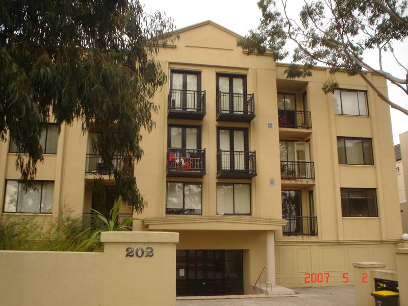 Modern Top floor two bedroom apartment in sought after location. Picture 1