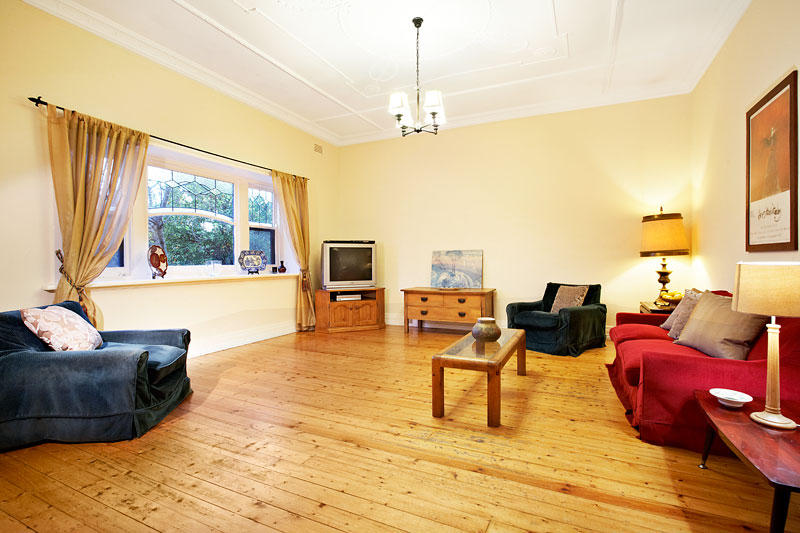 The grace of the 1930's period and the glamour of the 70's era . . . Picture 3