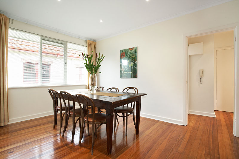 BIG, BRIGHT AND QUIET 50's ABODE Picture 3