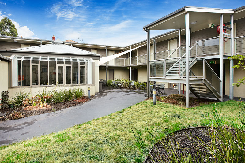 Ideal Modern Studio Apartment Picture 3