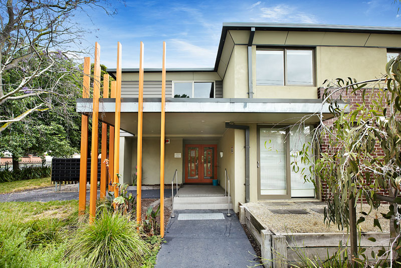 Ideal Modern Studio Apartment Picture 1