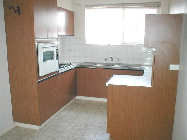 Top floor 2 brm apart opposite Hopetoun Gardens. Picture 2