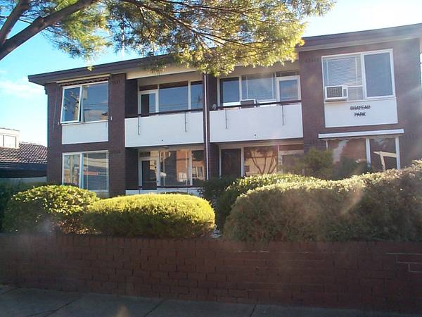 Top floor 2 brm apart opposite Hopetoun Gardens. Picture 1