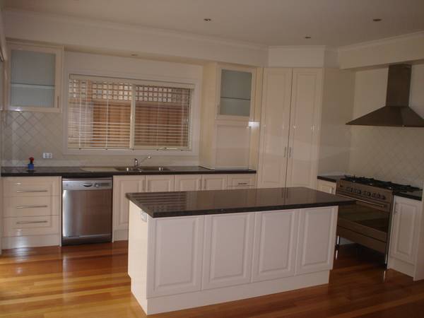 Stunning Tuscan Inspired family home. Picture 3