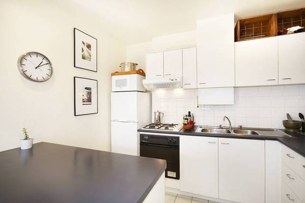 LIVE OPPOSITE THE BOTANIC GARDENS Picture 3