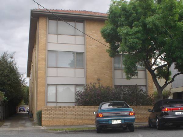 Renovated 1st floor spacious 2br apartment Picture 1