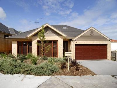 STYLISH SINGLE LEVEL TOWNHOUSE Picture