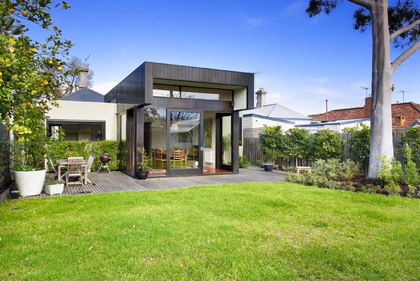 Stylishly renovated Victorian family home with a versatile floorplan. Picture 2