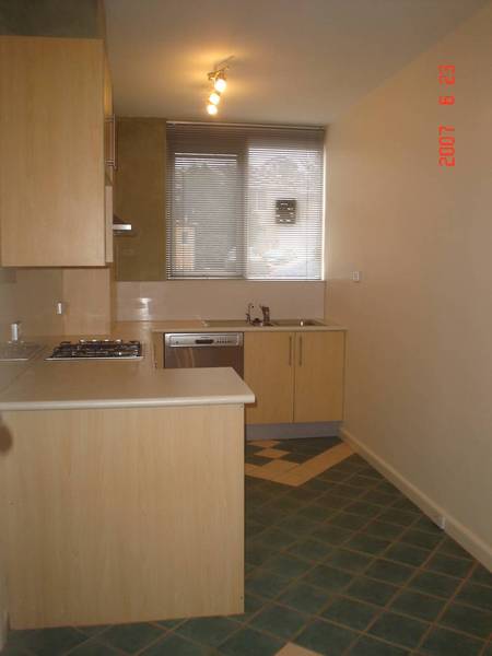 Light & bright ground floor 2 bedroom apart set at rear of block. Picture 3