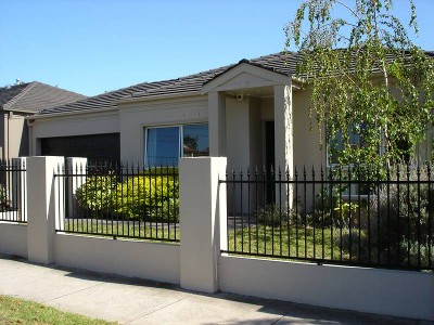 Luxury townhouse living within walking distance to Shops and Transport! Picture