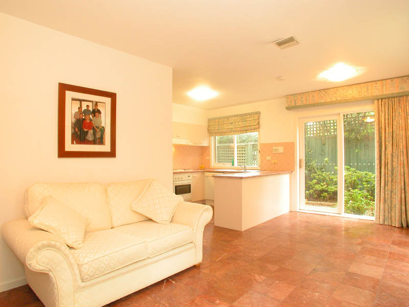 A Private Oasis in the Heart of Elsternwick. Picture 3