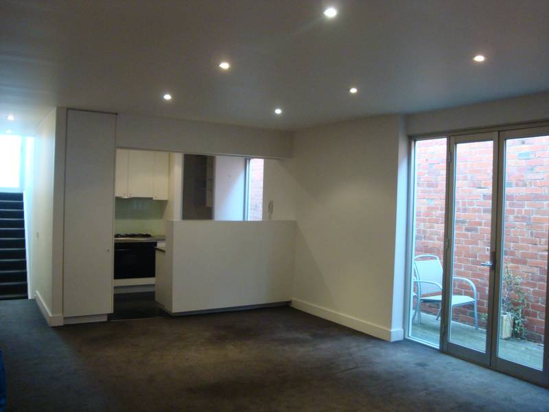 **UNDER APPLICATION - AWAITING DEPOSIT ** OPEN FOR INSPECTION Saturday 24th October 11:15 - 11:30am Picture 1