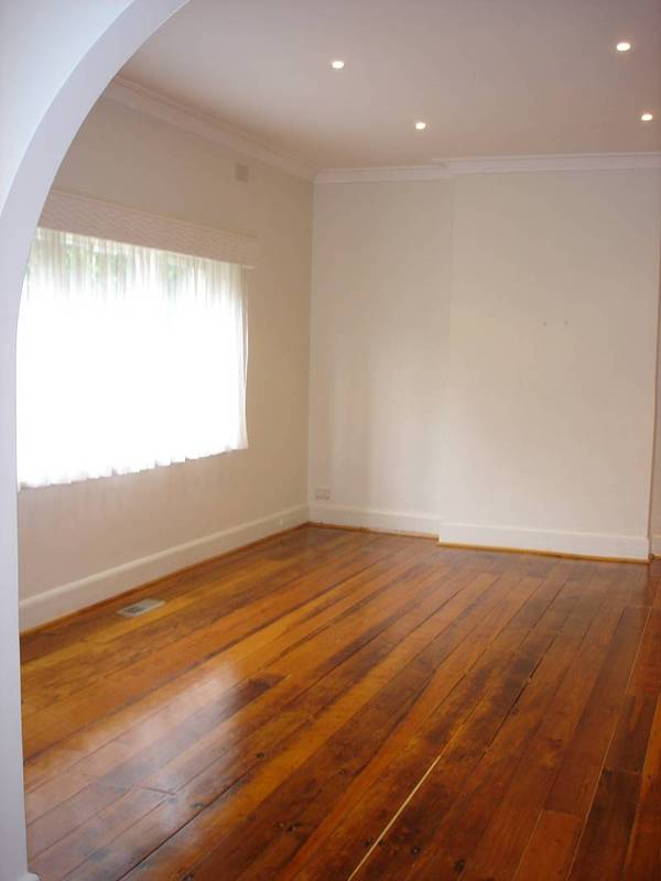 If you are looking for a large, solid family home in the heart of Elsternwick look no further... Picture 3