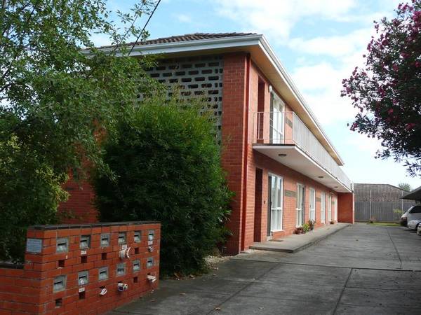 Full Renovated One Bedroom Apartment Picture 1