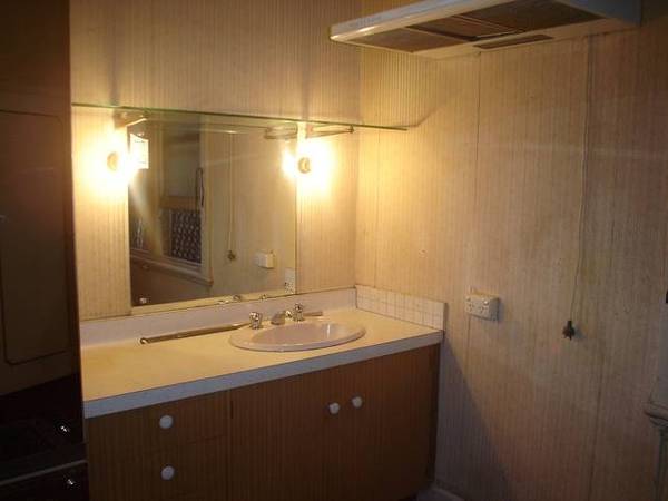 VERY UNIQUE Picture 3