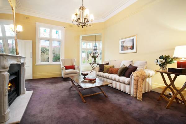 Take your place in a pristine streetscape! Picture 2