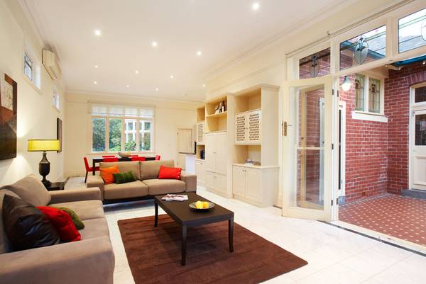 Take your place in a pristine streetscape! Picture 3