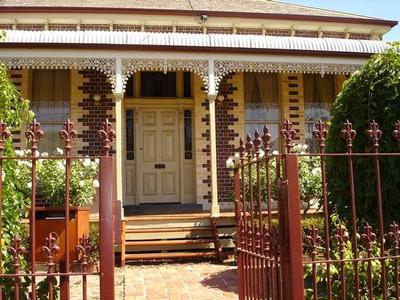 Beautifully presented Victorian home in the heart of Elsternwick! Picture Beautifully presented Victorian home in the heart of Elsternwick! Picture