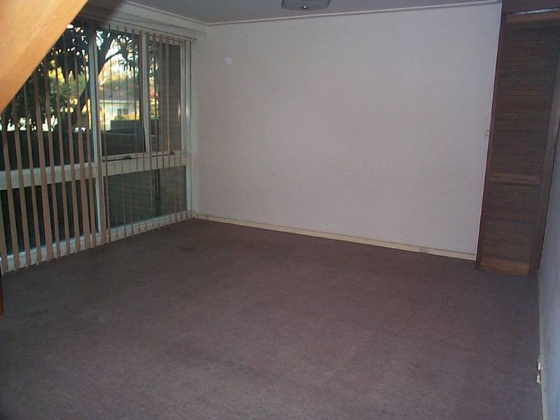 Two storey 2br townhouse Picture 2