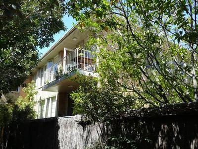 SPACIOUS SUNNY 1ST FLOOR 2BR REDECORATED APARTMENT. Picture