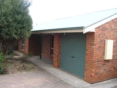 Close to shoping centre in quiet cul - de - sac Picture